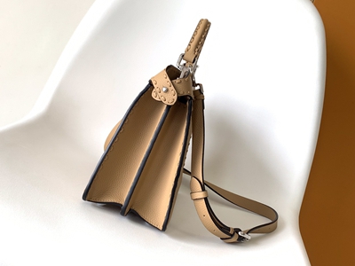 フェンディバッグ側面デザイン